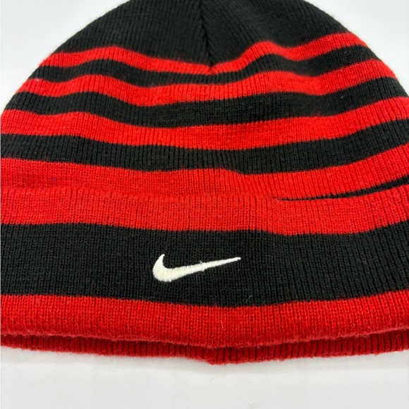 Nike beanie Youth Size Black and  red - Picture 4 of 5
